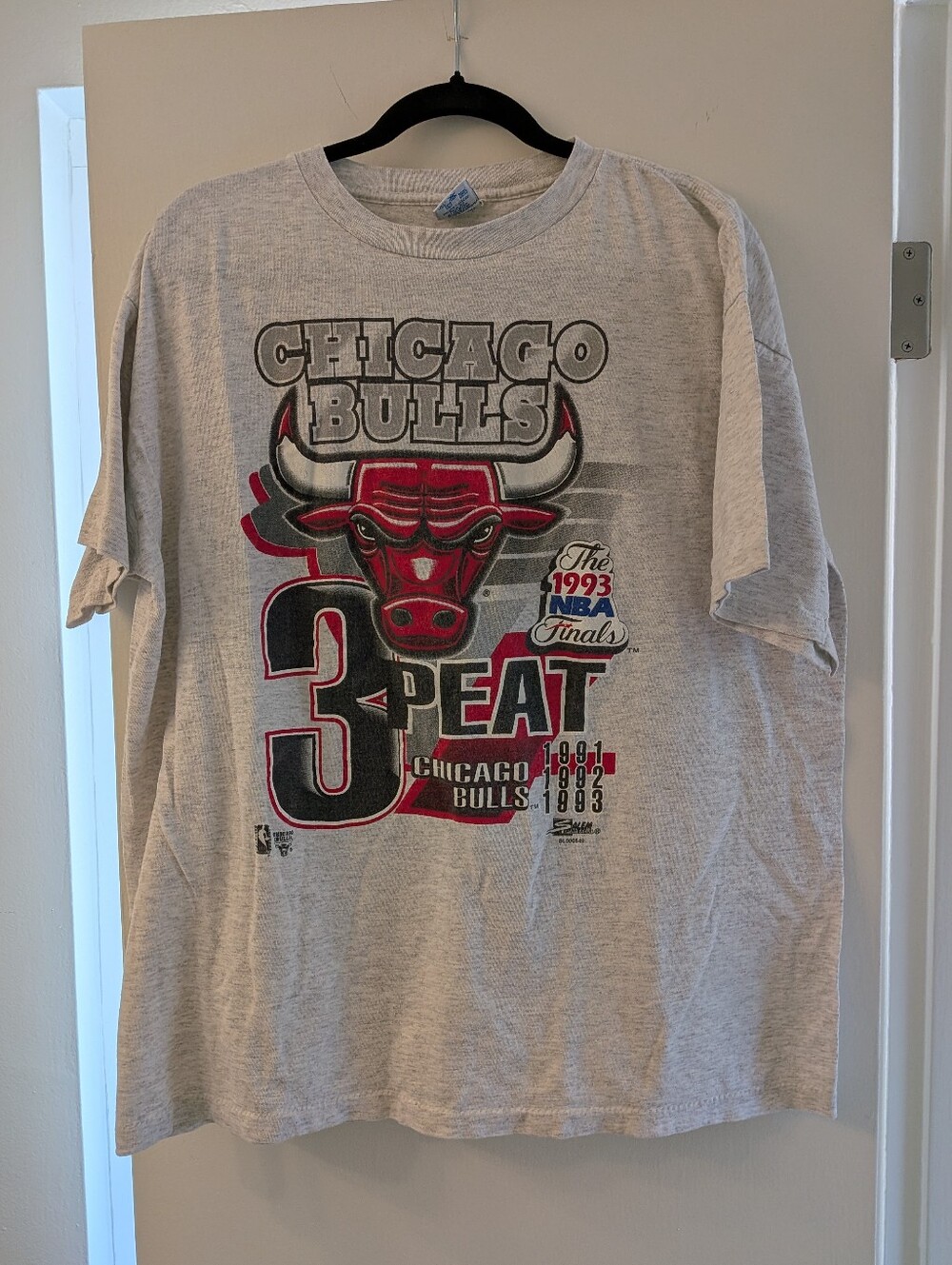 Chicago Bulls Vintage 3-Peat Tee